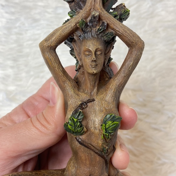 Dryad Statue - Picture 4 of 4